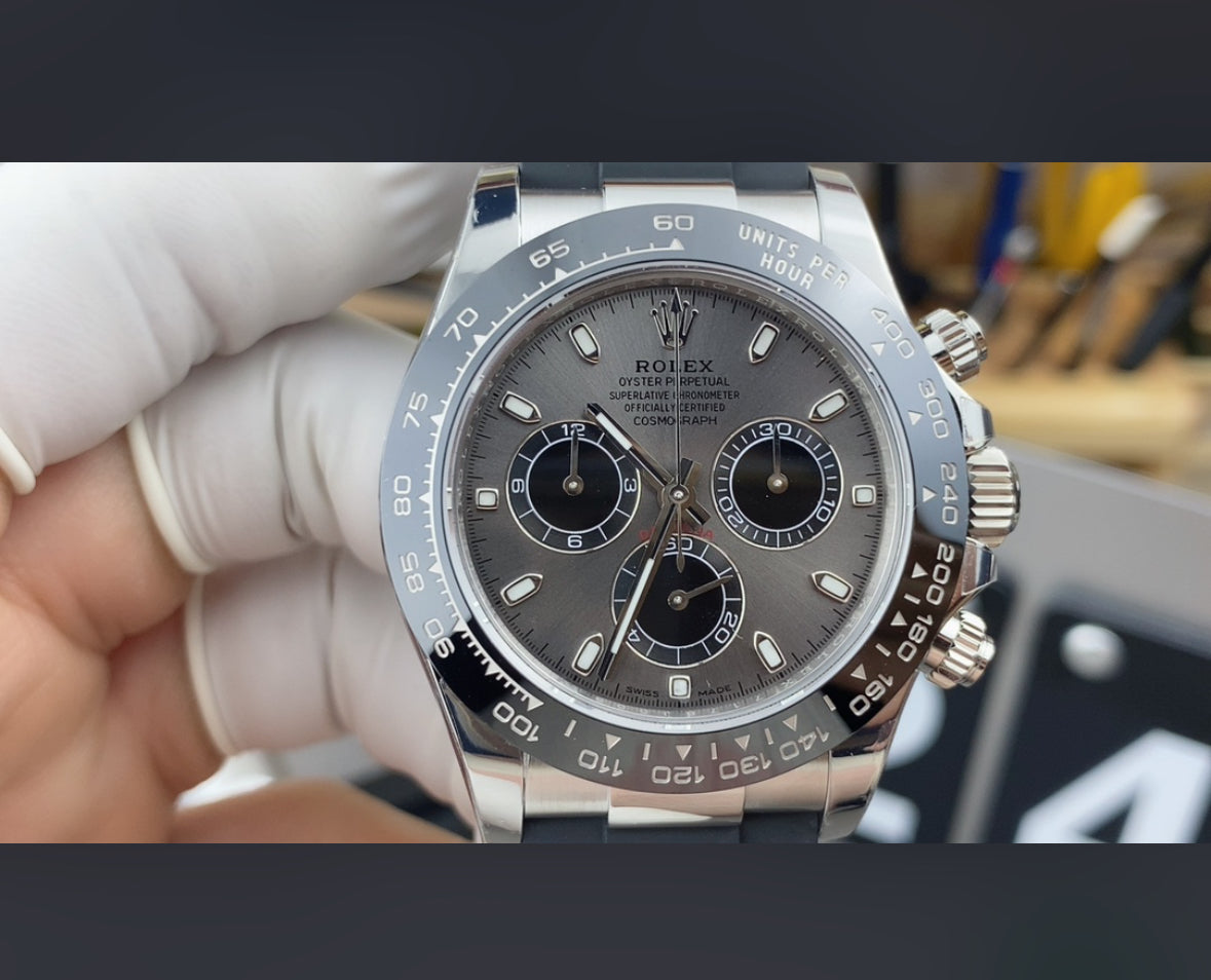 Rolex Cosmograph Daytona – Silver Dial/Rubber Strap