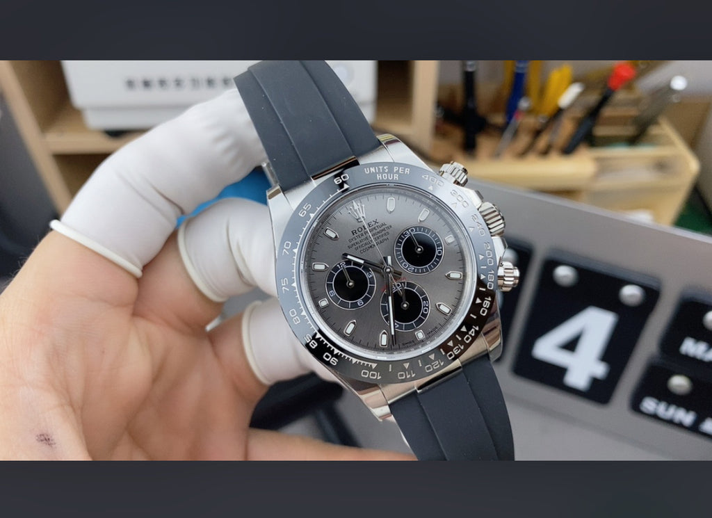 Rolex Cosmograph Daytona – Silver Dial/Rubber Strap