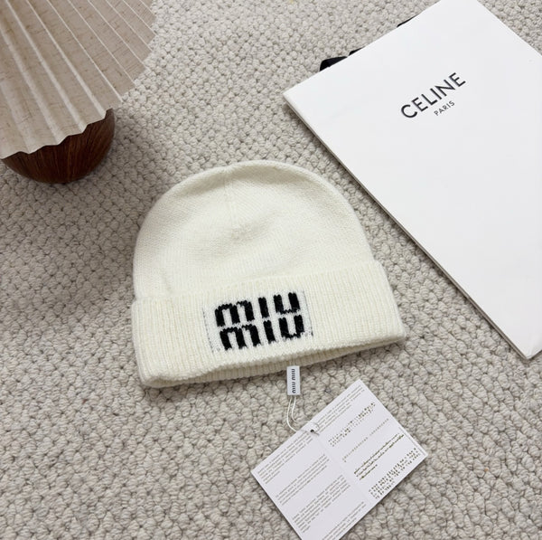 Berretto in maglia con logo Miu Miu – Bianco