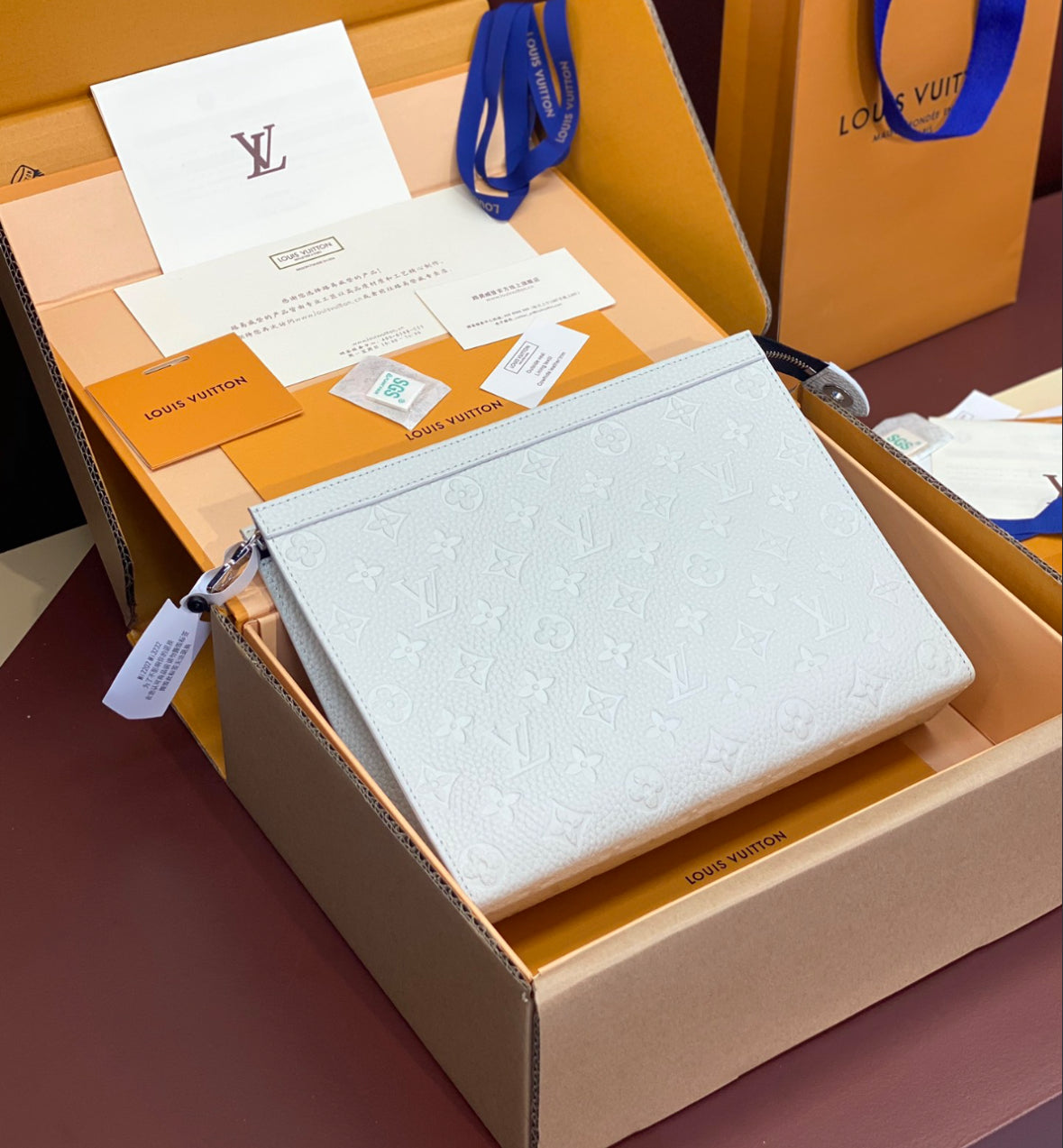 Louis Vuitton Pochette Voyage – White Monogram