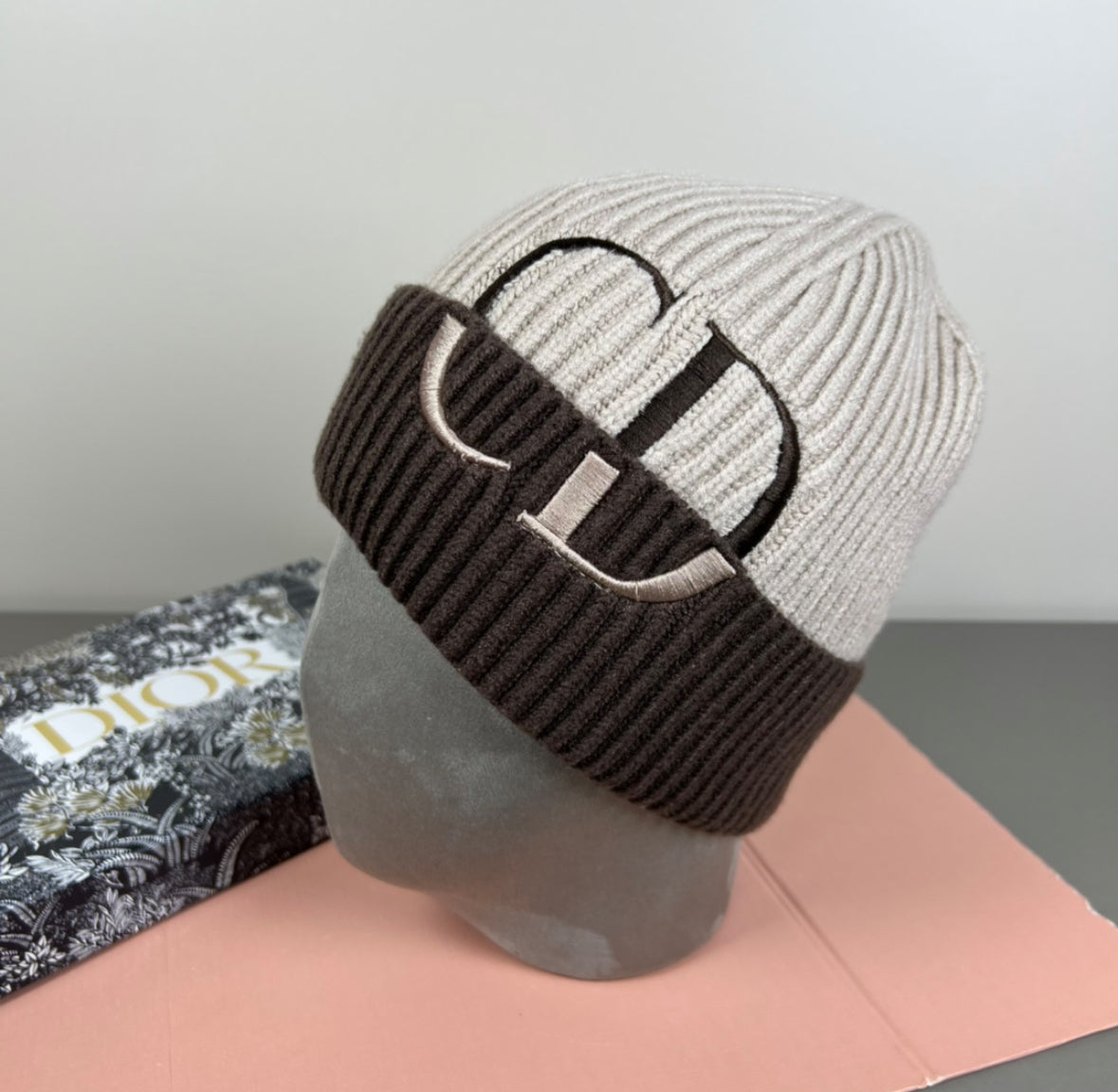 CD beanie - Brown/White