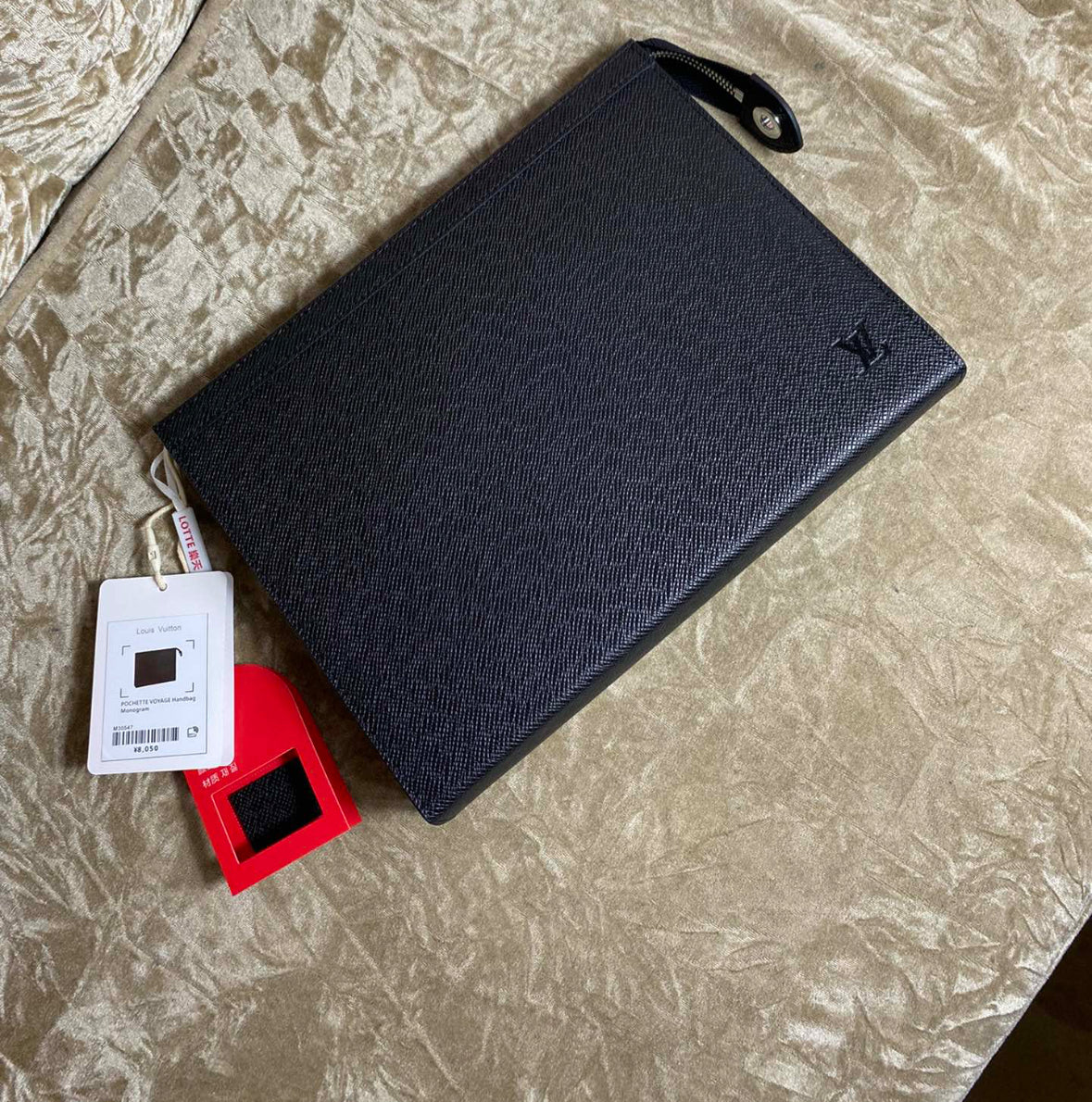 Louis Vuitton Pochette Voyage MM – Black Taiga Leather