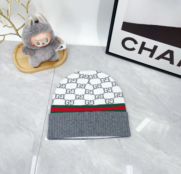 Bonnet Gucci à motif GG et bande Web – Blanc/Gris