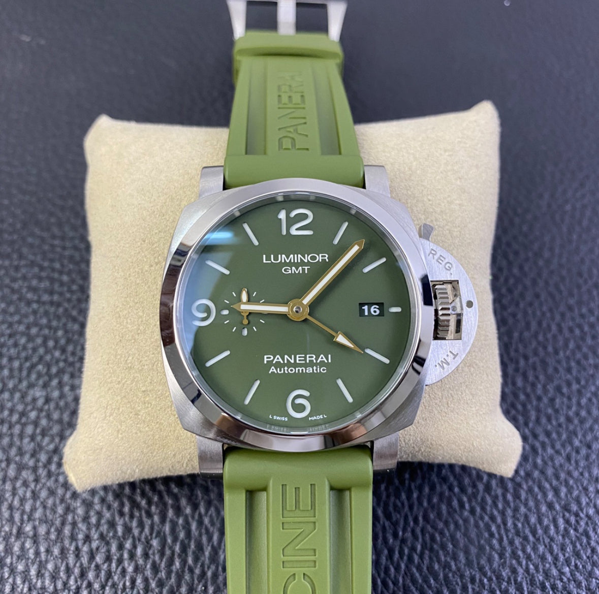 Panerai Luminor GMT Automatic – Silver/Green