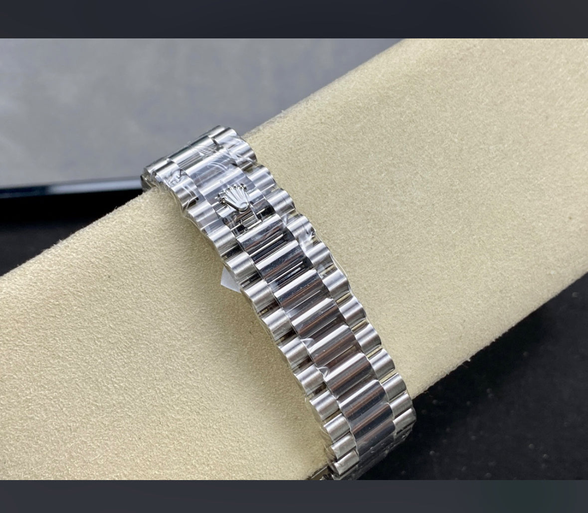 Rolex Day-Date 40 – Silver/Black