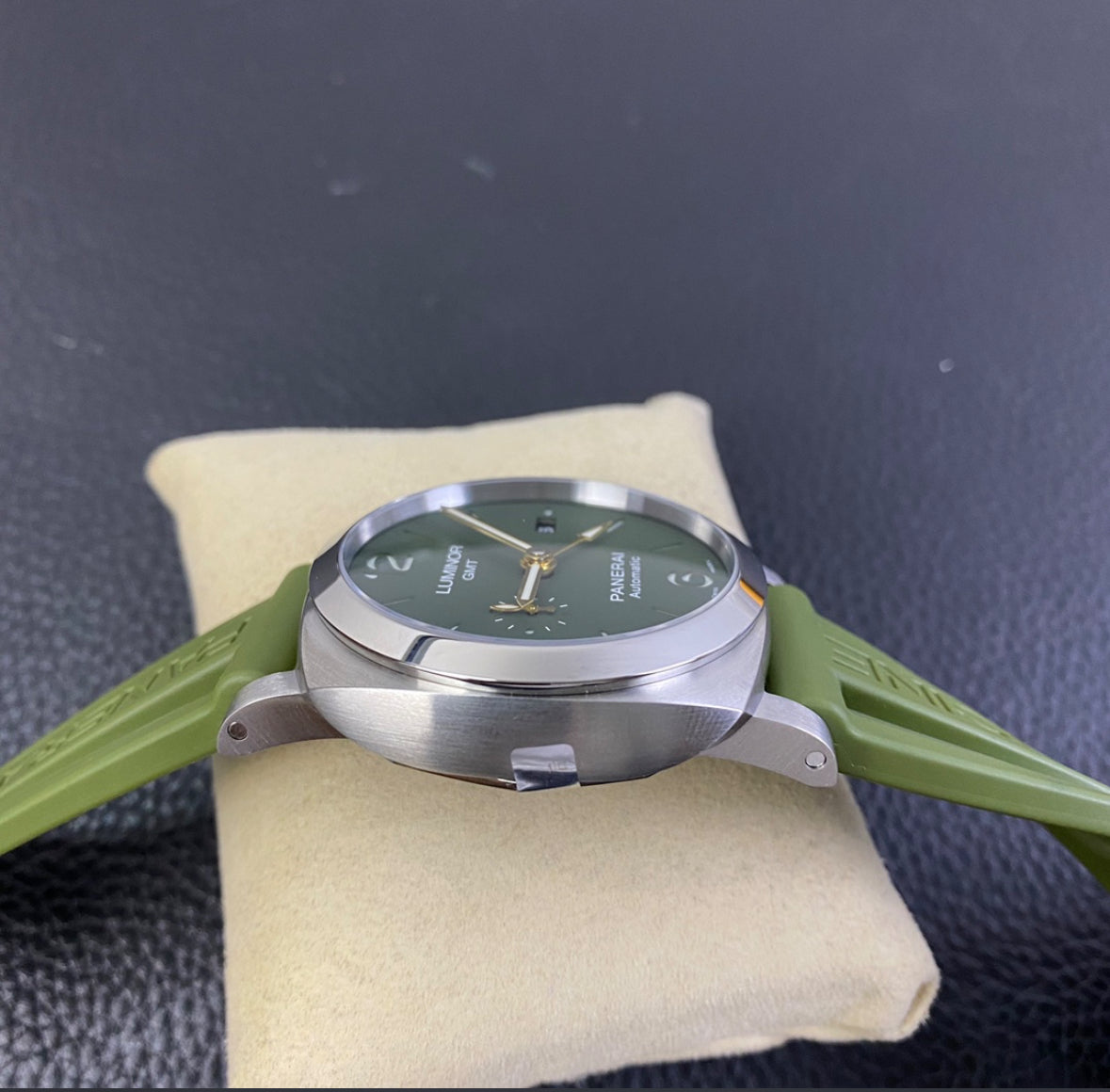 Panerai Luminor GMT Automatic – Silver/Green