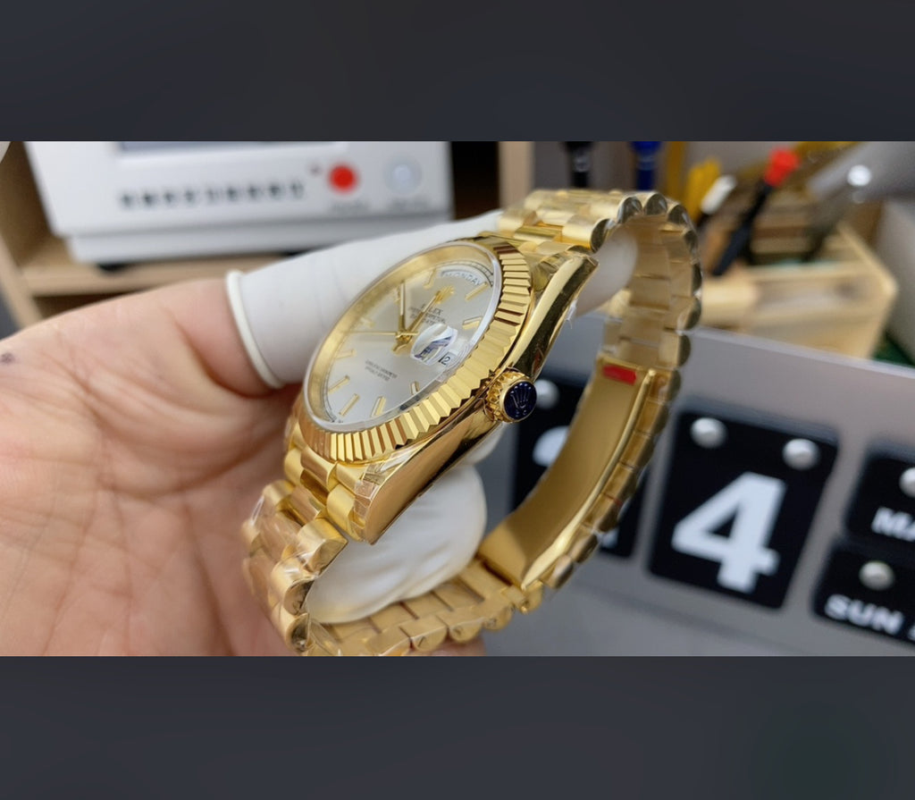 Rolex Day-Date 40 – Yellow Gold/Silver Dial