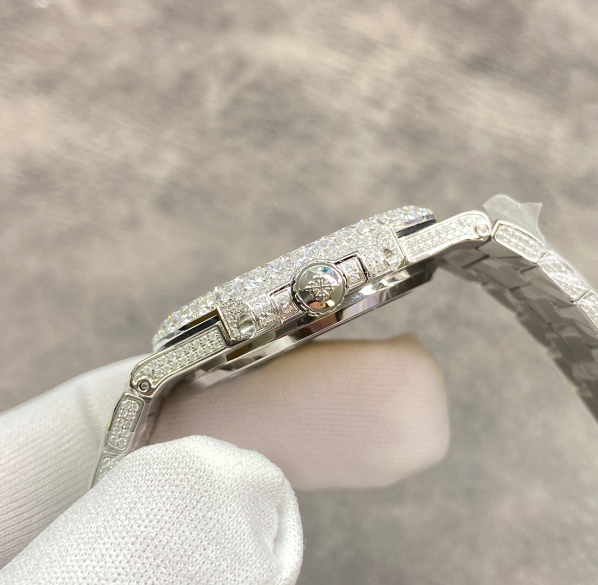 Patek Philippe Nautilus 5712/1A-001