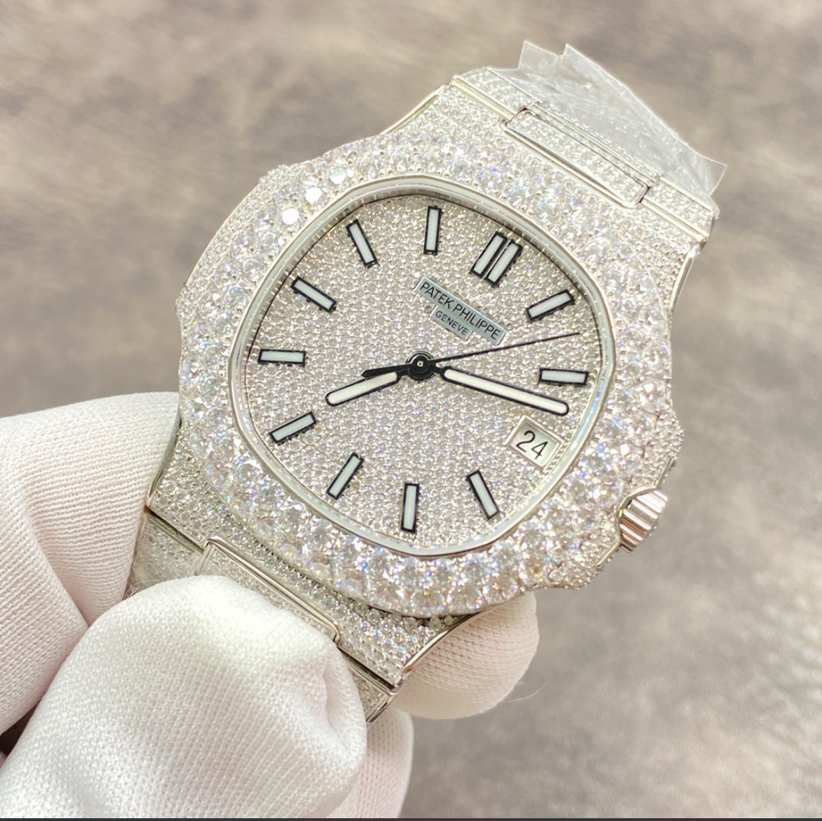 Patek Philippe Nautilus 5712/1A-001