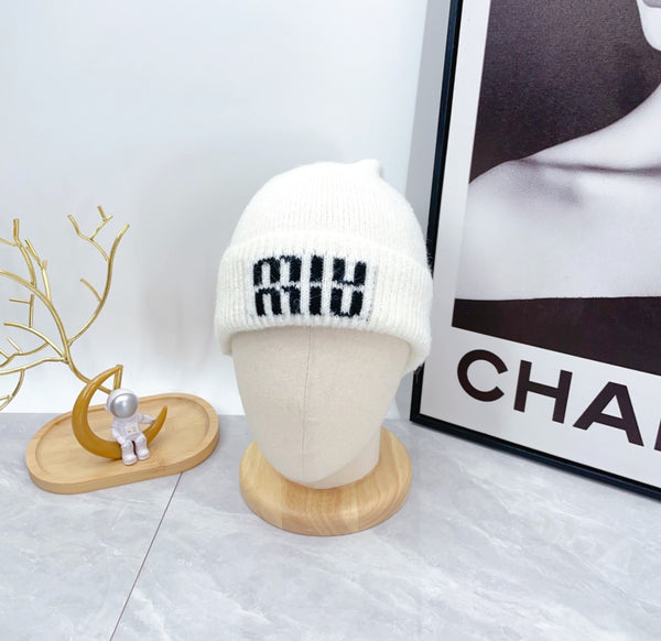 Berretto in maglia con logo Miu Miu – Bianco