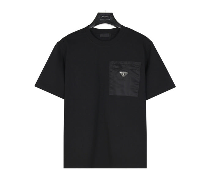 T-shirt Prada noir à poche en nylon