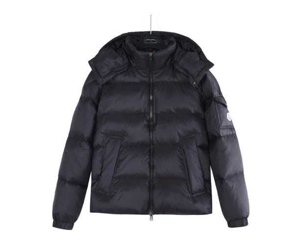 Piumino Moncler nero con cappuccio